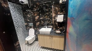 Deluxe Tek Büyük Yataklı Oda | Banyo