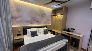 Standard Double Room - Urban Nest Rooms & Rooftop Restaurant (New Delhi)