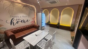 المنشأة من الداخل