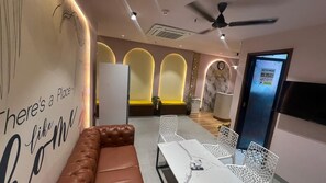 Interior - Urban Nest Rooms & Rooftop Restaurant (New Delhi)