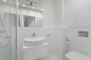 Shower, hair dryer, towels, soap - Wave & Willow - Wave Resort & Spa (Międzyzdroje)