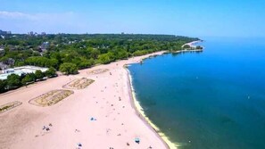 Explore the best of Toronto just minutes away, from vibrant street art and local markets to scenic parks, beaches, and stunning skyline views.