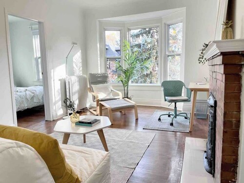 Charming + Airy Roncy Apartment