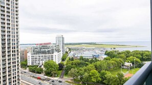 Property grounds - CN Tower Views • 2BR+Den Condo w/ Parking (Toronto)