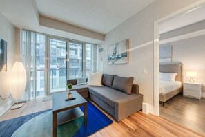 TV - Modern 1BR Downtown Condo near everything,Sleeps 4 (Toronto)