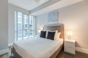 Iron/ironing board, WiFi, bed sheets - Modern 1BR Downtown Condo near everything,Sleeps 4 (Toronto)