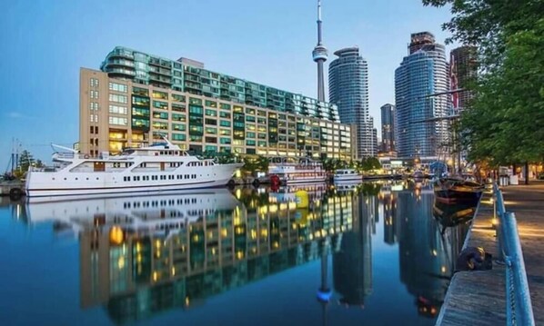 Marina - Modern 1BR Downtown Condo near everything,Sleeps 4 (Toronto)