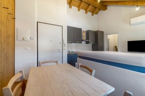 Dining - Deluxe Apartment with Bedroom (Rossiglione)