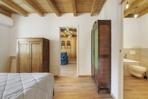 Room - Apartment with Bedroom and Garden (Rossiglione)