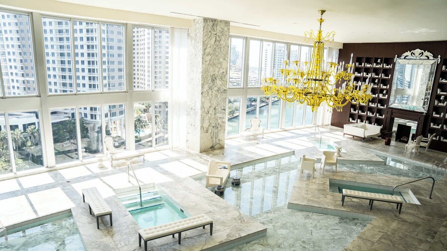 Miami Vacation Rentals - District 225