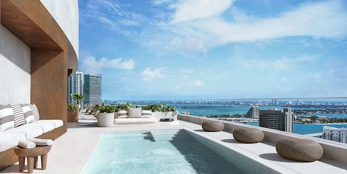 Miami Vacation Rentals - District 225