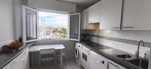 Fridge, microwave, oven, dishwasher - Sea View Apartment in  Fréjus (Fréjus)