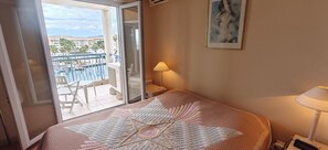 Iron/ironing board - Sea View Apartment in  Fréjus (Fréjus)