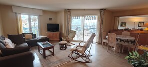 TV - Sea View Apartment in  Fréjus (Fréjus)