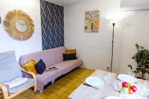 Living area - Apartment with pool and balcony (Sainte-Maxime)