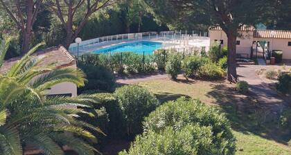 Quiet apartment with balcony and swimming pool