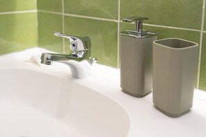 Standard Double Room | Bilik Mandi