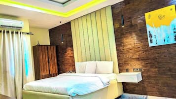 Comfort Room, Balcony, City View