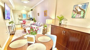 A dining area with a round table, chairs, and a cabinet. - Amazing Townhome - Premier Location. Adjacent to The Swamp. Parking. Comfortable (Gainesville)