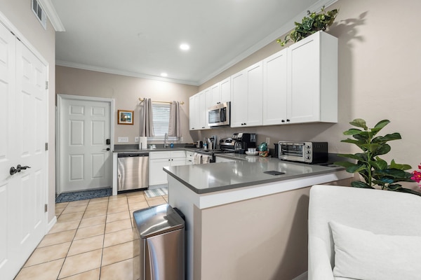 Gorgeous and easy to use kitchen is ready for all of your cooking needs!