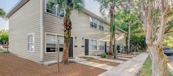 Gorgeous Townhome UF Campus Adjacent Full Kitchen