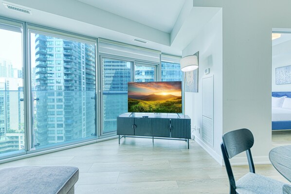 Familien-Suite, 2 Schlafzimmer, Nichtraucher | Wohnbereich | Flachbildfernseher