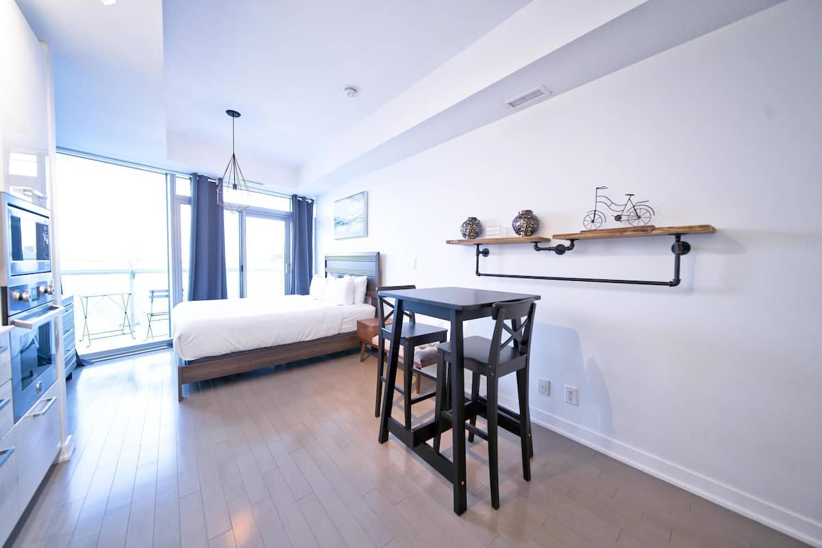 Suite Estudio Business, 1 cama de matrimonio con sofá cama, no fumadores | Zona de estar | Una televisión de pantalla plana