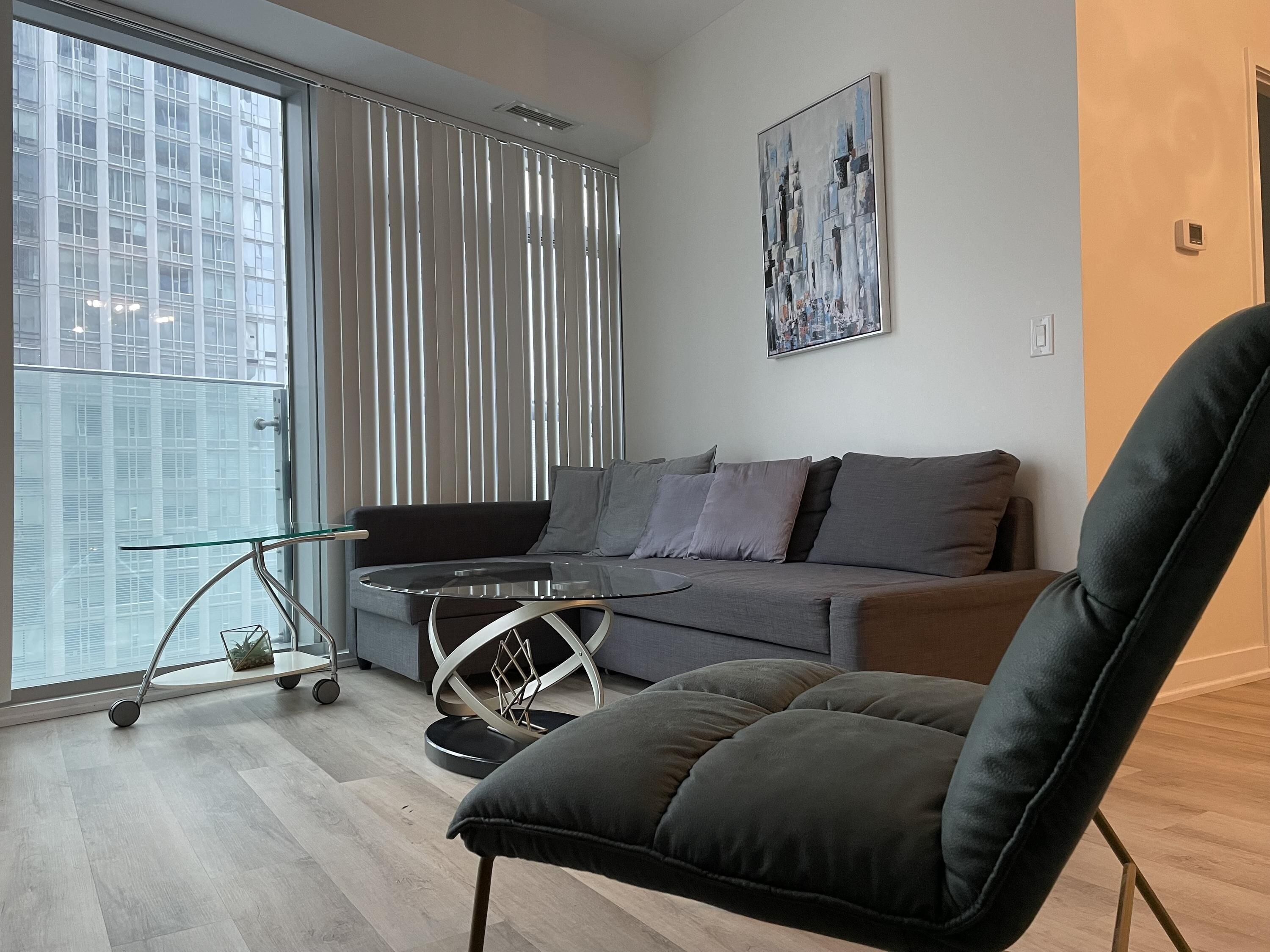 Suite Grand, 2 habitaciones, no fumadores | Zona de estar | Una televisión de pantalla plana
