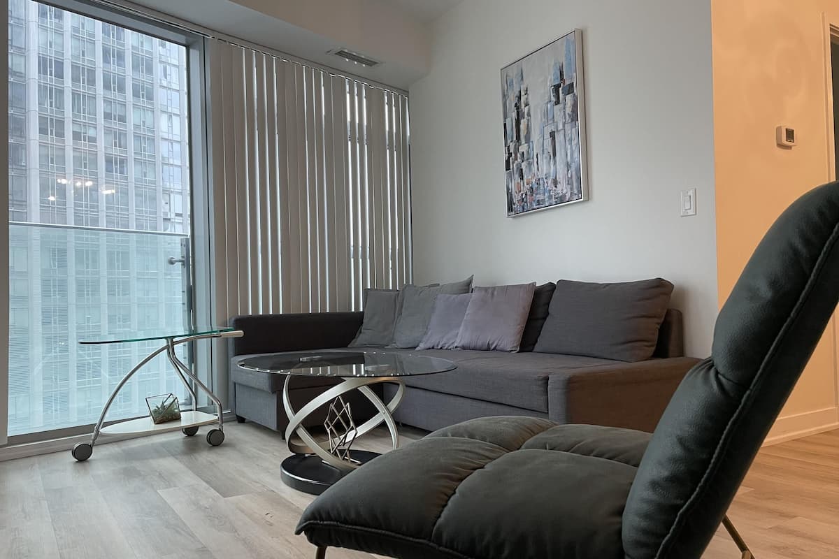 Suite Grand, 2 habitaciones, no fumadores | Zona de estar | Una televisión de pantalla plana