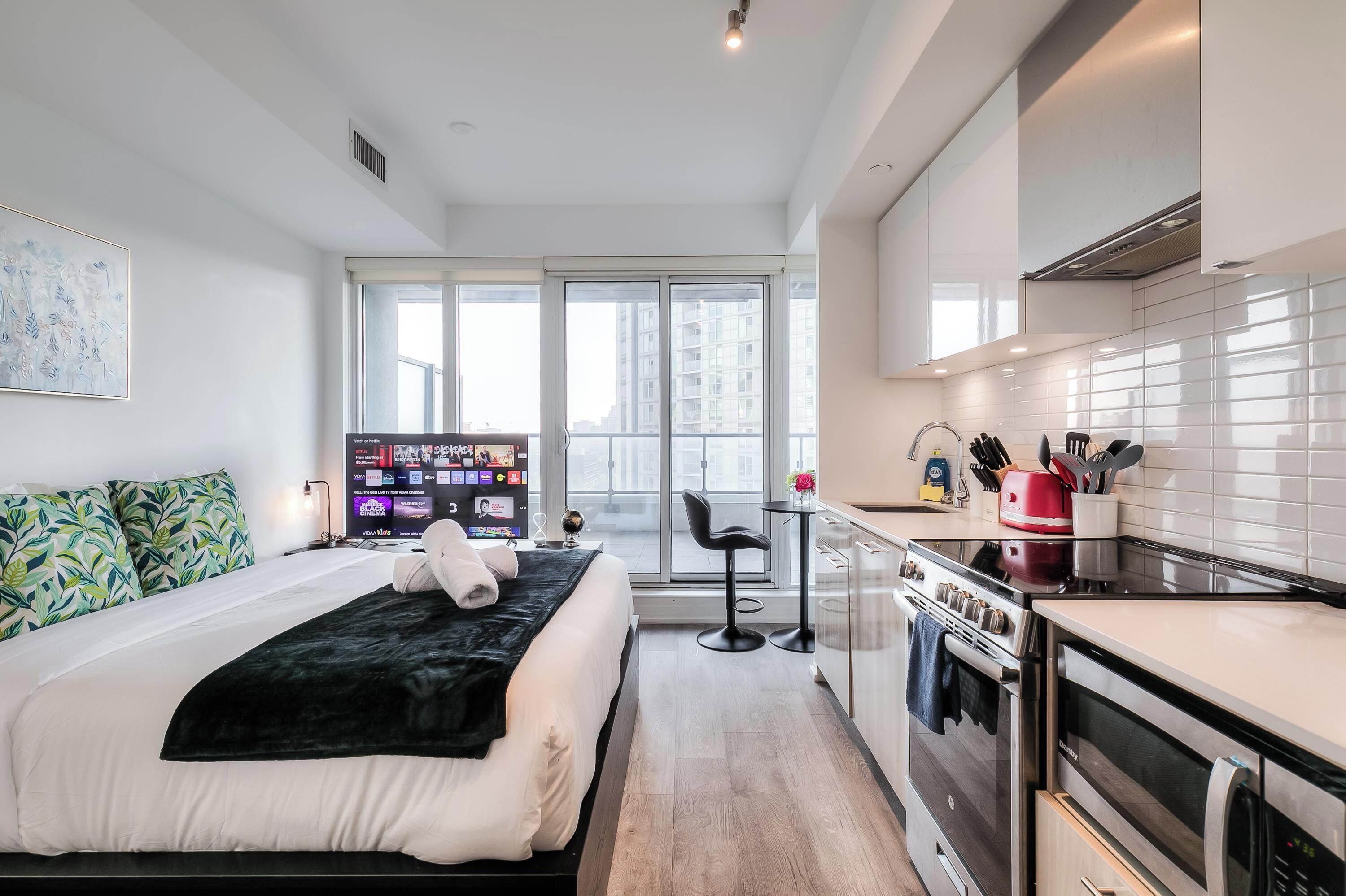 Basic Studio Suite, 1 Queen Bed, Non Smoking