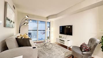 Suite Standard, 1 chambre | Aire de séjour | Téléviseur à écran plat