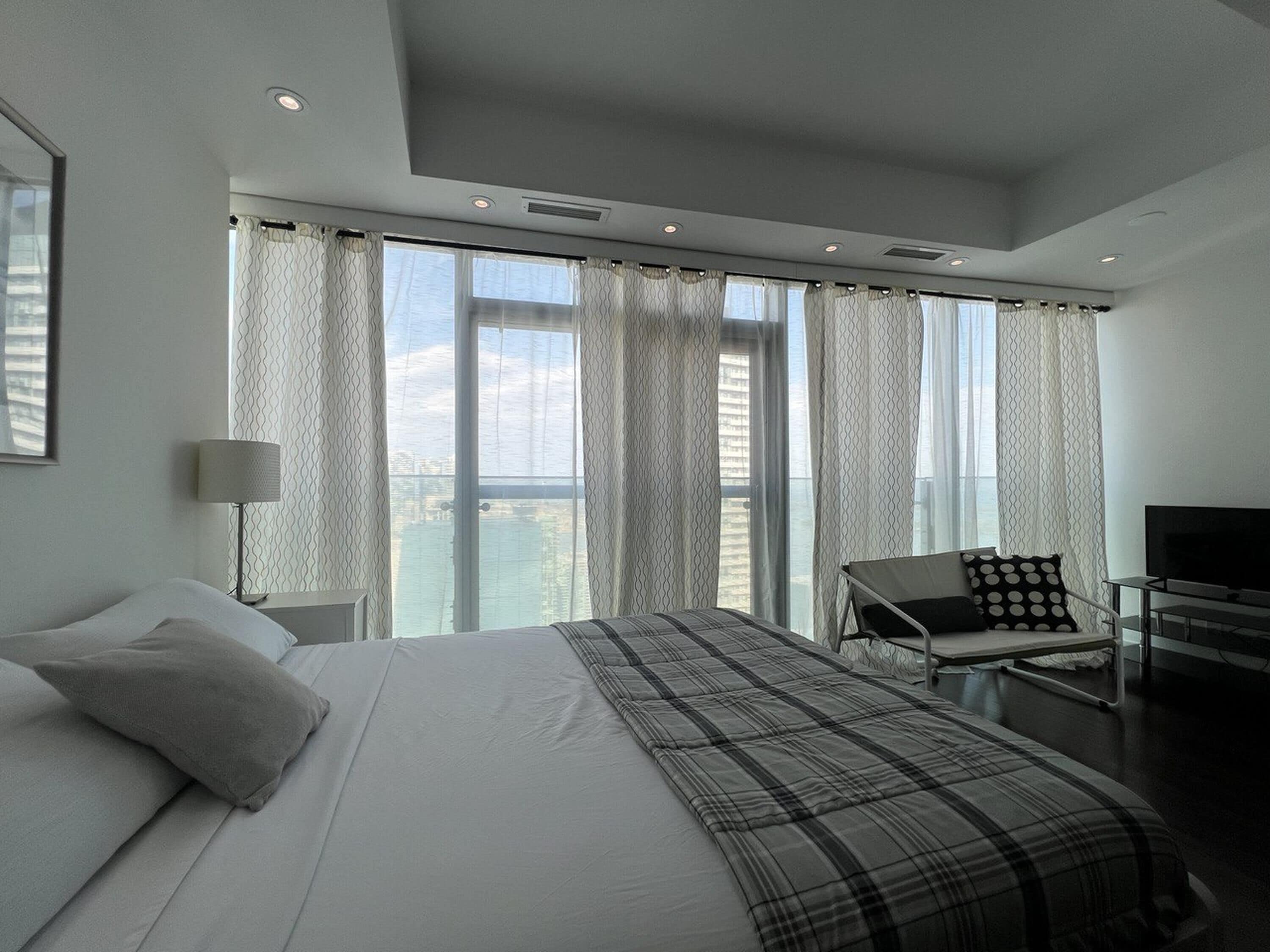 Suite estudio básica, 1 cama de matrimonio, no fumadores | Decoración individual, mobiliario individual, cortinas opacas