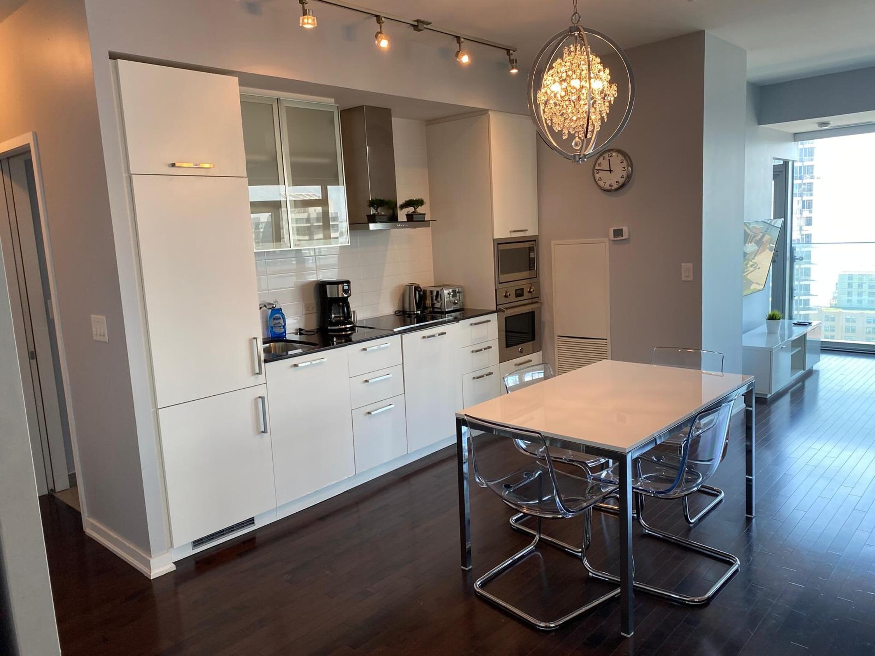 Suite presidencial, 3 habitaciones, no fumadores | Cocina privada | Frigorífico, microondas, horno y placa de cocina