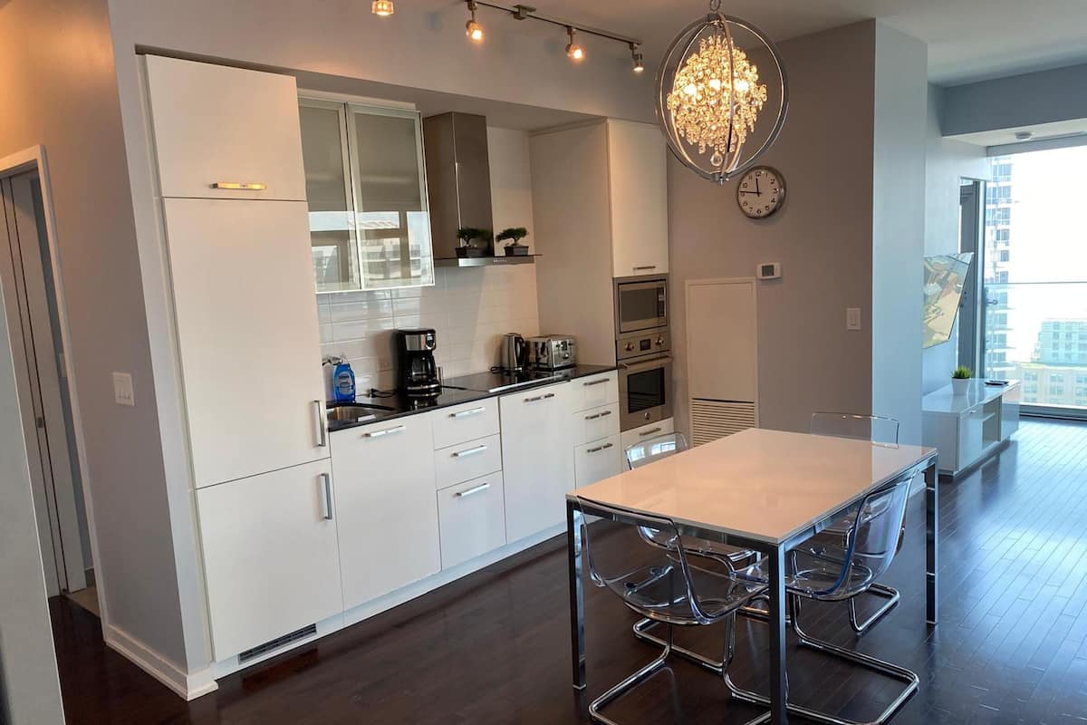 Suite presidencial, 3 habitaciones, no fumadores | Cocina privada | Frigorífico, microondas, horno y placa de cocina