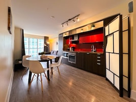 City Suite, 1 Bedroom, Non Smoking | Private kitchen | Fridge, microwave, oven, stovetop