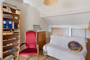 Interior - Guest Room “Terracotta” with Shared Terrace, Shared Garden, and Wi-Fi (Tavant)