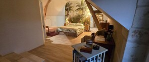 Room - Guest Room “Terracotta” with Shared Terrace, Shared Garden, and Wi-Fi (Tavant)