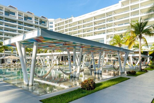 3-bedroom condo in a 5 Star Resort in Cancun.