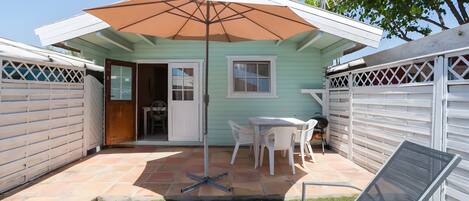 屋外ダイニングエリア