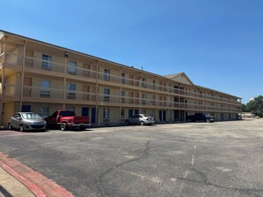 Exterior - Day Inn Motel (Georgetown)