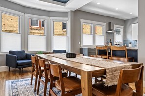 Dining - Urban Ease/By Downtown/Parking (Portland)