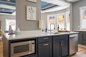 Interior - Urban Ease/By Downtown/Parking (Portland)