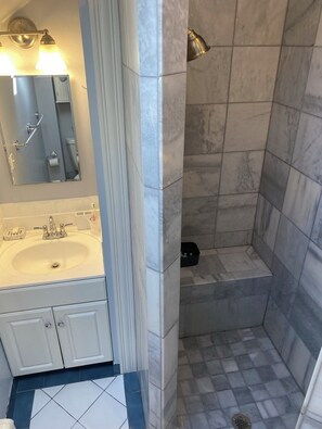 Hair dryer, towels, soap, toilet paper - Rental for World Cup-Wonderful 3-bedroom house with AC in charming Newport, RI! (Newport)