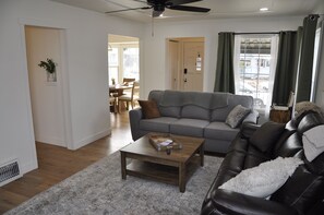 Living area - Liberty Park Cottage (Salt Lake City)