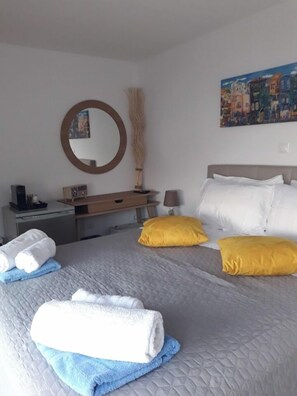 3 dormitorios, tabla de planchar con plancha, wifi gratis y ropa de cama