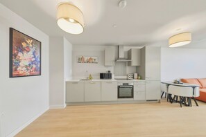 Apartament familiar, 1 llit de matrimoni gran i sofà llit, no fumadors, cuina bàsica | Sala d'estar
