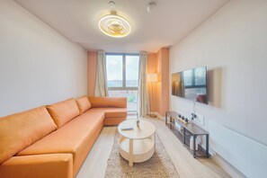 Leilighet, 1 kingsize-seng med sovesofa, ikke-røyk, tekjøkken | Oppholdsområde