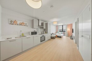 Leilighet, 1 kingsize-seng med sovesofa, ikke-røyk, tekjøkken | Eget kjøkken