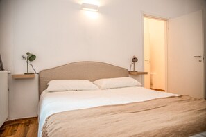 Desk, WiFi, bed sheets - Volte Lake House - Arona (Arona)