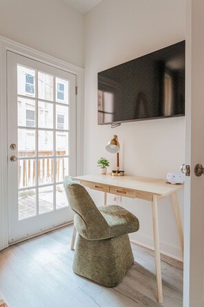 Interior - Daydream & Draft: Cozy Apartment Downtown Staunton (Staunton)